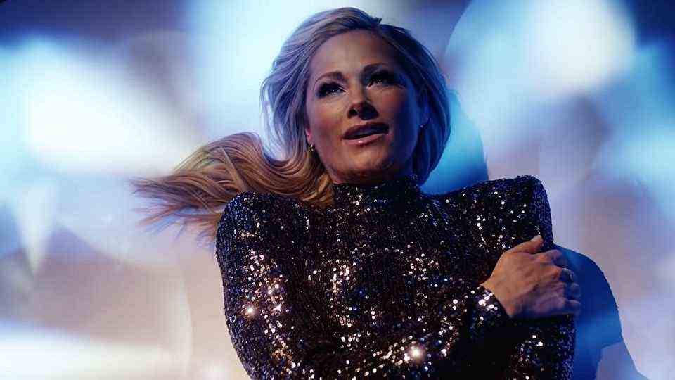 Helene Fischer in her new video for the song "Full speed ahead"