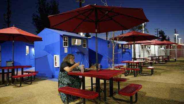 USA: Outside the tiny houses, residents can meet and have their meals.