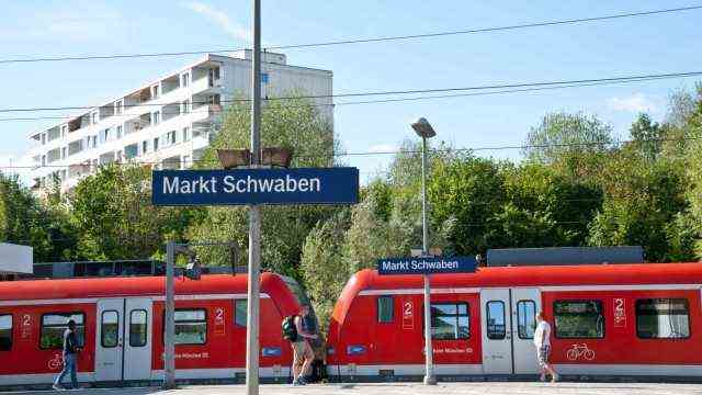 Exhibition in Markt Schwaben: S-Bahn trains stop here nowadays.