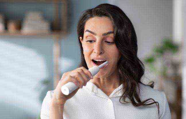 Every 30 seconds, a timer prompts you to change the brushing zone.