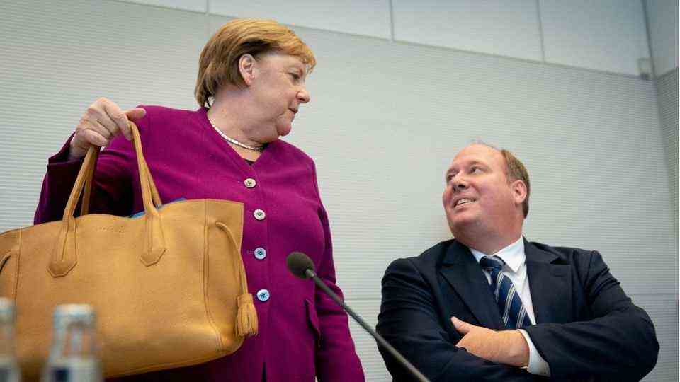 Chancellor Angela Merkel and Chancellery Minister Helge Braun (both CDU)
