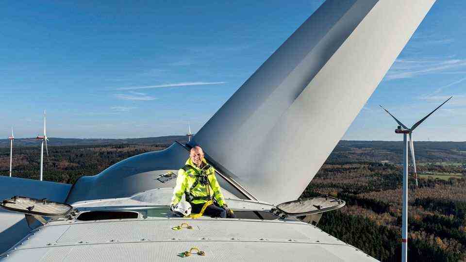 Energy manager Frank Brosse on a Vestas V112: It took him eleven years to build seven wind turbines that supply the city of Aachen with electricity.