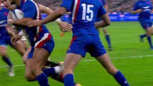Pushed to its limits, the French team is not far from registering the test of the year with at the start a superb inspiration from Romain Ntamack!  In the end, the Blues recover a penalty, while the All Blacks receive a yellow card!