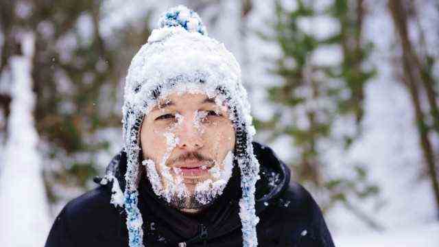 Man covered with snow in the forest model released symbol photo PUBLICATIONxINxGERxSUIxAUTxHUNxONLY GE