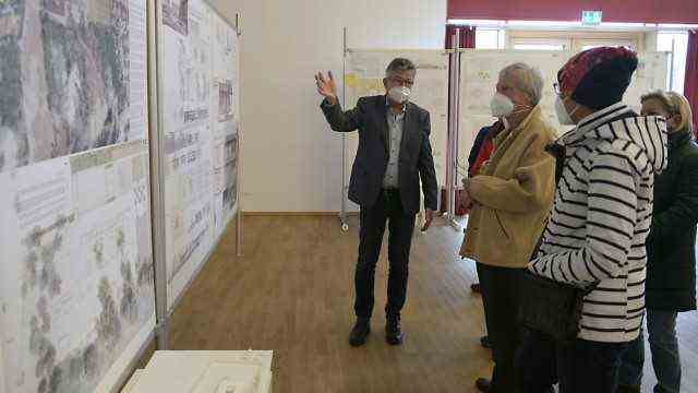 Education: Explanations from the town hall chief: On Saturday, Edwin Klostermeier informed interested citizens about details from the architectural competition.