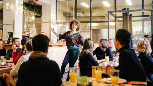 MUENCHEN: Drag brunch in Café Regenbogen