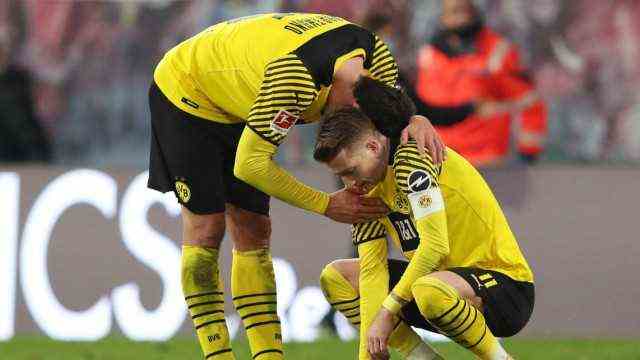 Victory for RB Leipzig: Disappointed after the final whistle: Dortmund's Mats Hummels (left) and Marco Reus