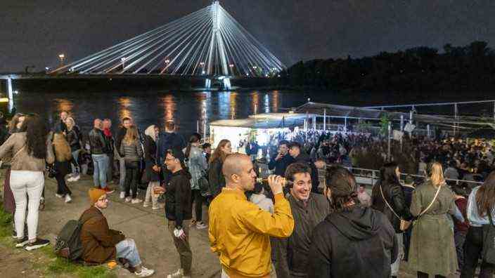 Europe: In mid-May, many restrictions fell in Poland.  Meanwhile, the number of infections is increasing enormously, but the government is taking no action.  Partying in Warsaw.
