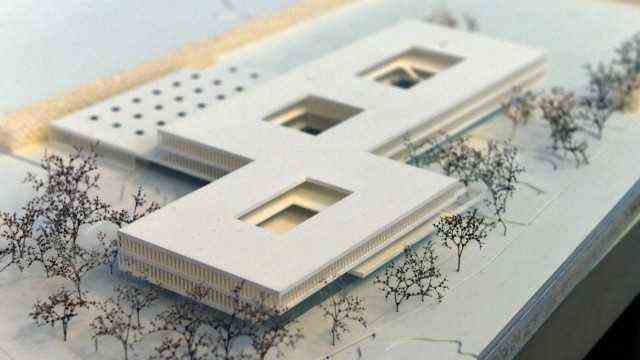 Education: Winning model: Two square buildings will characterize the new Putzbrunn high school, to the left of the somewhat larger complex the lower triple gymnasium can be seen.