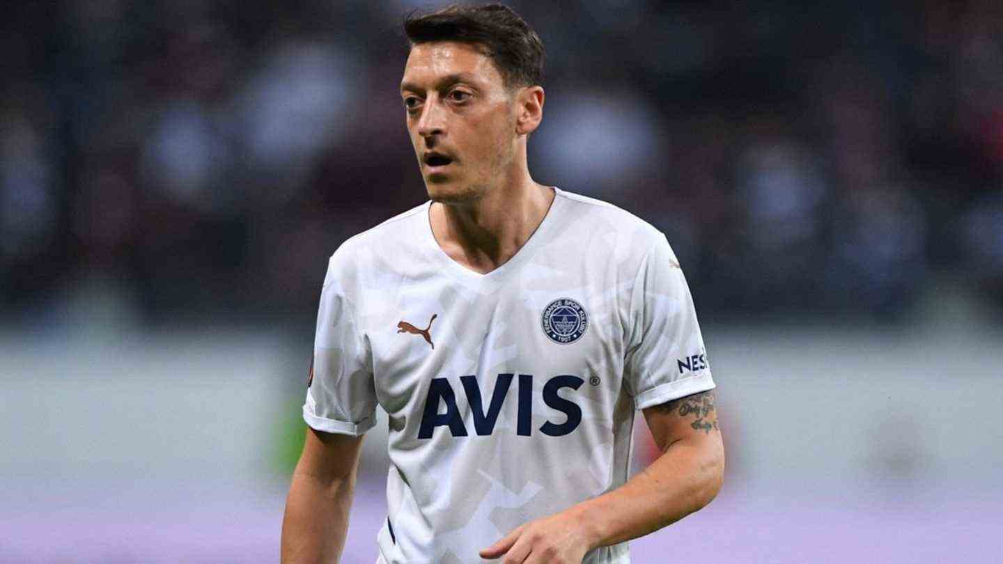 Mesut Özil is under contract with the Turkish football club Fenerbahçe.