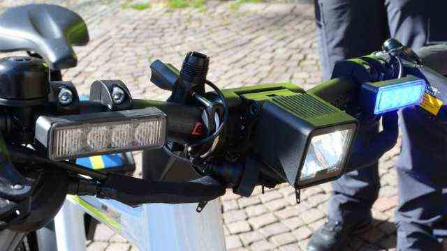 S-Pedelec: Blue light on the handlebars: The details of the police pedelecs from Osnabrück are constantly being further developed.