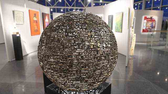 Pullach: The world is a sphere and at the same time the key to everything: Daniel Castiglione's welding work "Key role".