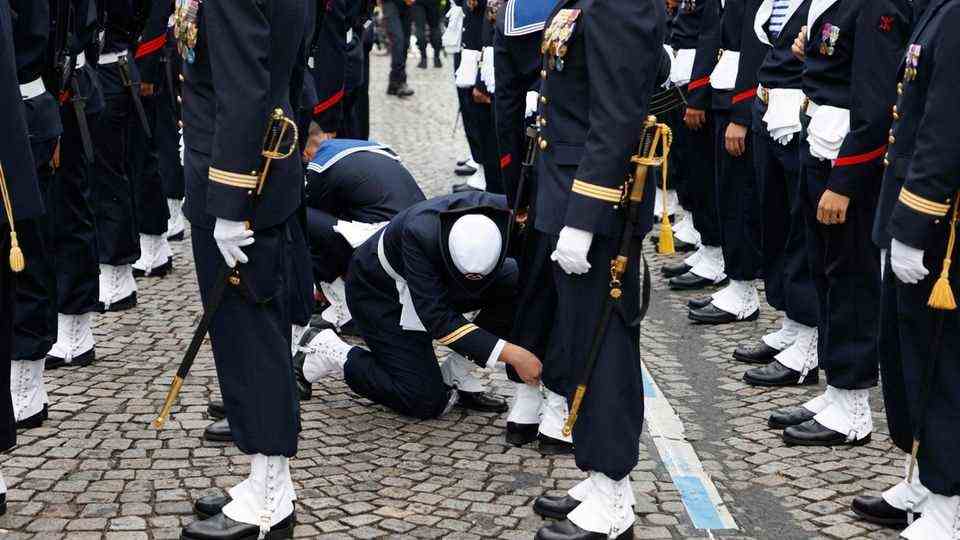 There must be order: Marines in the final preparations for the traditional military parade