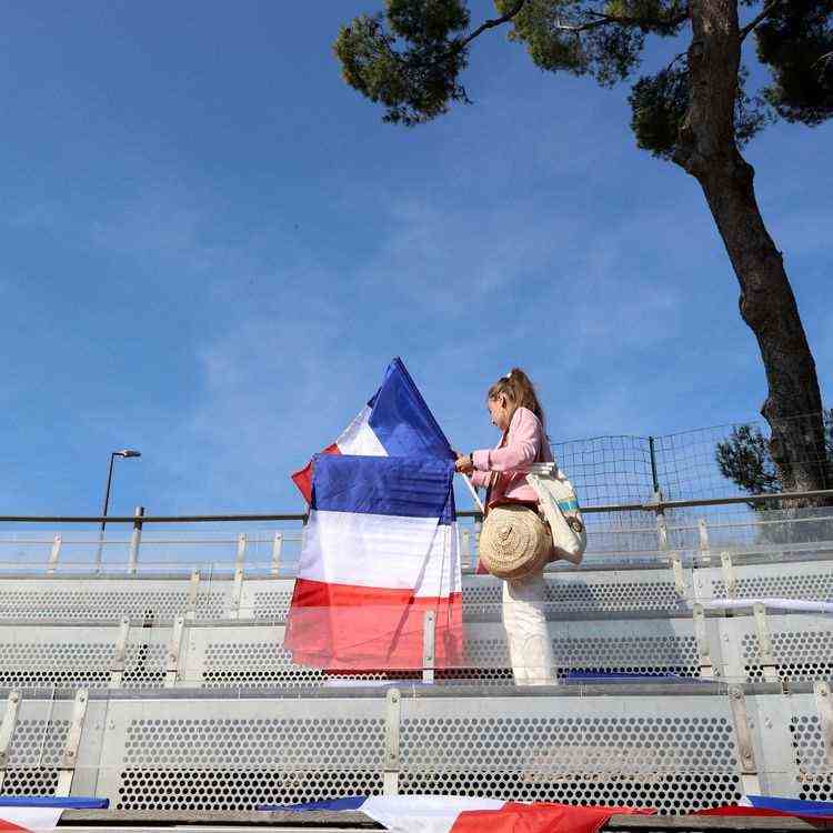 Une militante du Rassemblement national aux Universités d'été du parti, à Fréjus, le 12 septembre 2021. (VALERY HACHE / AFP)