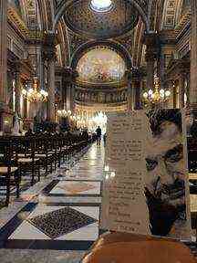 Johnny's fans were at the Madeleine to pay tribute to him.  Paris, December 9, 2021