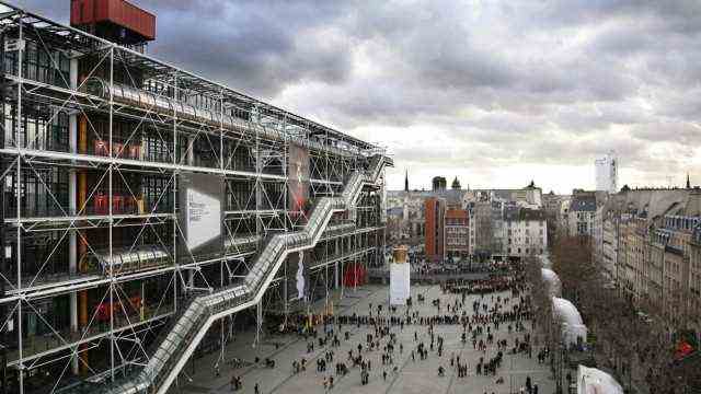 Obituary for Richard Rogers, architect of the Center Pompidou: According to Richard Rogers, the Center Pompidou should "a place for everyone, young and old, poor and rich, people of all religions and nations - a mixture of Times Square and the British Museum".