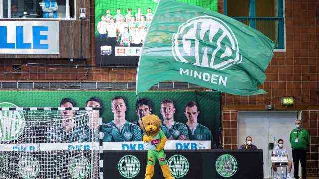 Return of the ghost games: Soon even Basti Löwe won't be able to wave the flag to cheer on Minden's first division handball players: even mascots have to adhere to the ghost game rule.
