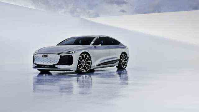 Outlook: Urban Sphere study: The next Audi A6 (here as a concept vehicle, series production start in 2023) will be fully electric, charge particularly quickly with the 800-volt electrical system, but will not yet be highly automated.