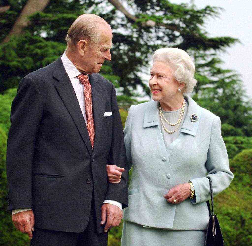 A 2007 photo of Prince Philip and Queen Elizabeth published on the occasion of the Diamond Wedding.  The queen is wearing the chrysanthemum brooch here