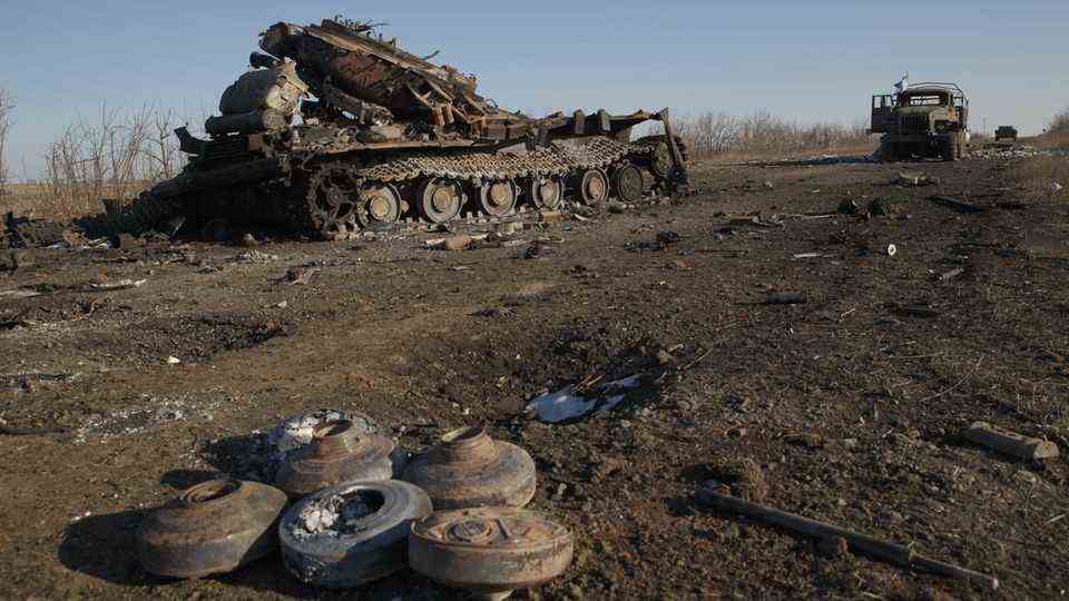 Destroyed military equipment of government troops near Lohwynowe.  The loss of the connecting road there led to the defeat of Debaltseve. 