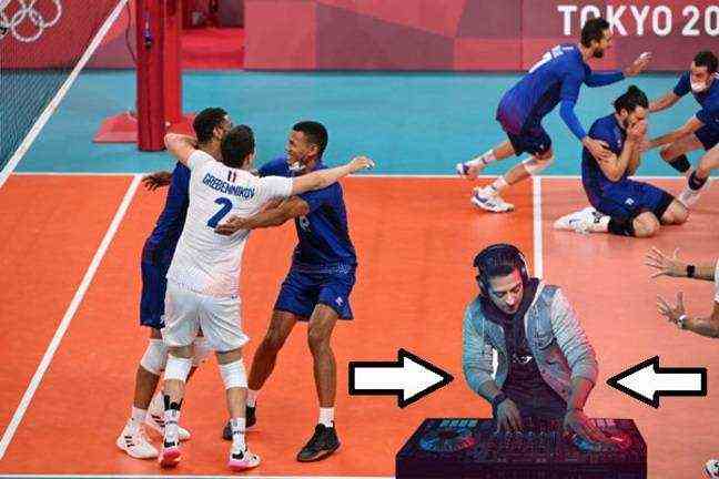 The France team and its best ally against Russia. 