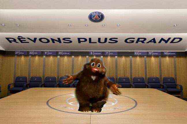 The PSG locker room and a scale. 