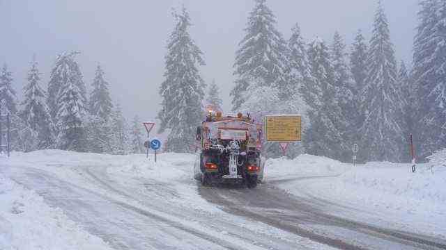 Traffic history: The clearance and gritting services are often used on the road in winter.