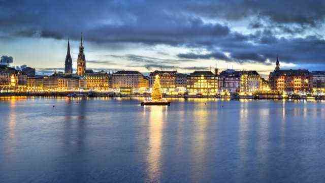 Alster fir at Christmas time on the Inner Alster in Hamburg, Germany, Europe *** Alster fir at Christmas time on