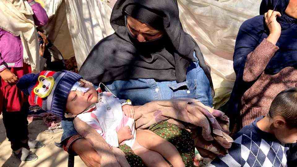 Visit to the refugee camp in Afghanistan: one million children threatened with starvation