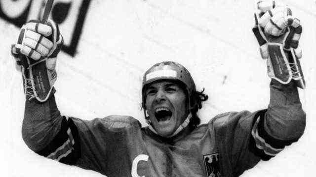 Sports history: Alois Schloder from Landshut celebrates at the 1977 Ice Hockey World Championship in Vienna.