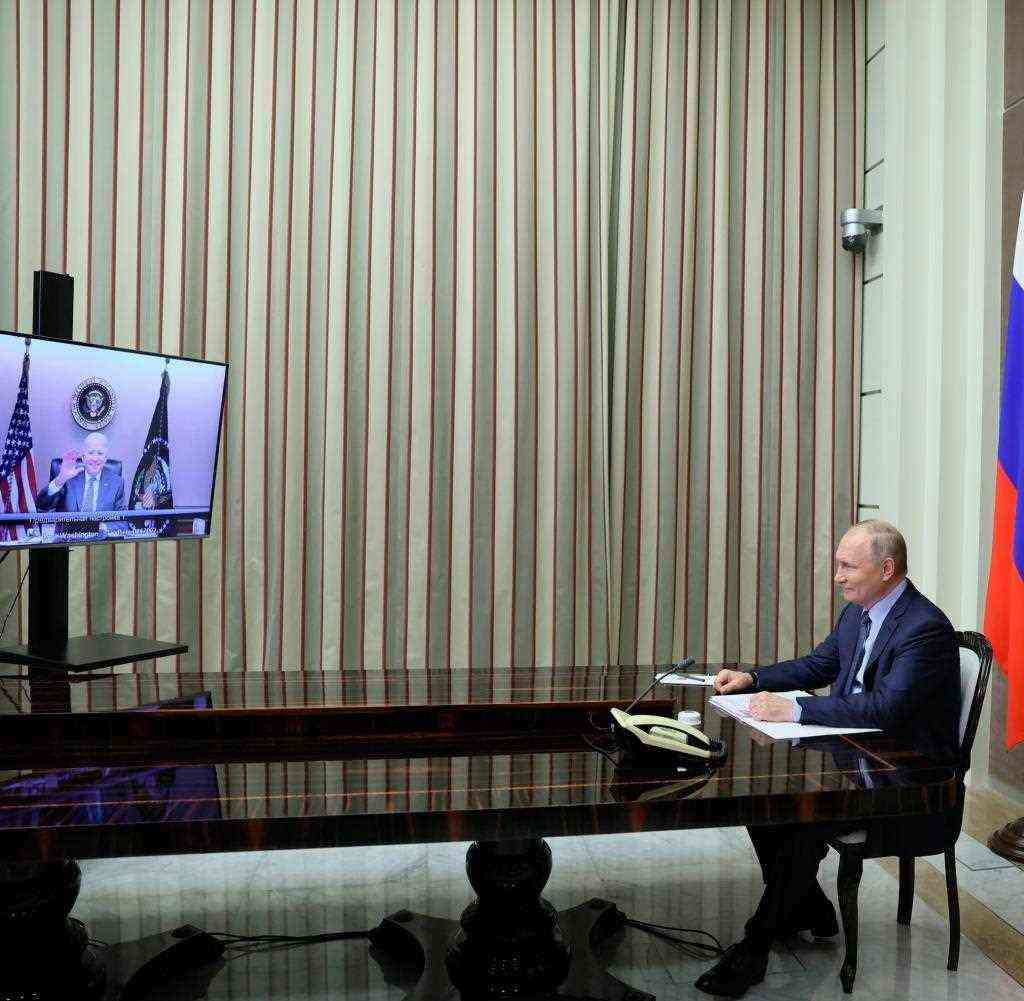 Russian President Vladimir Putin and his US colleague Joe Biden