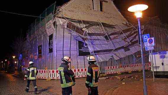 Overturned scaffolding in Ludwigslust © NDR Photo: Ralf Drefin