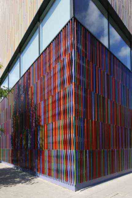 New Berlin parliamentary offices: The Brandhorst Museum in Munich with its brightly colored facade made of glowing ceramic rods.