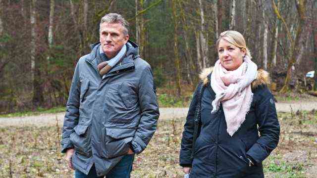Energy: For the company Neptune Energy on Wednesday in the Ebersberger Forest: Press spokeswoman Sandra Arndt and Günter Lügering, responsible for land affairs.
