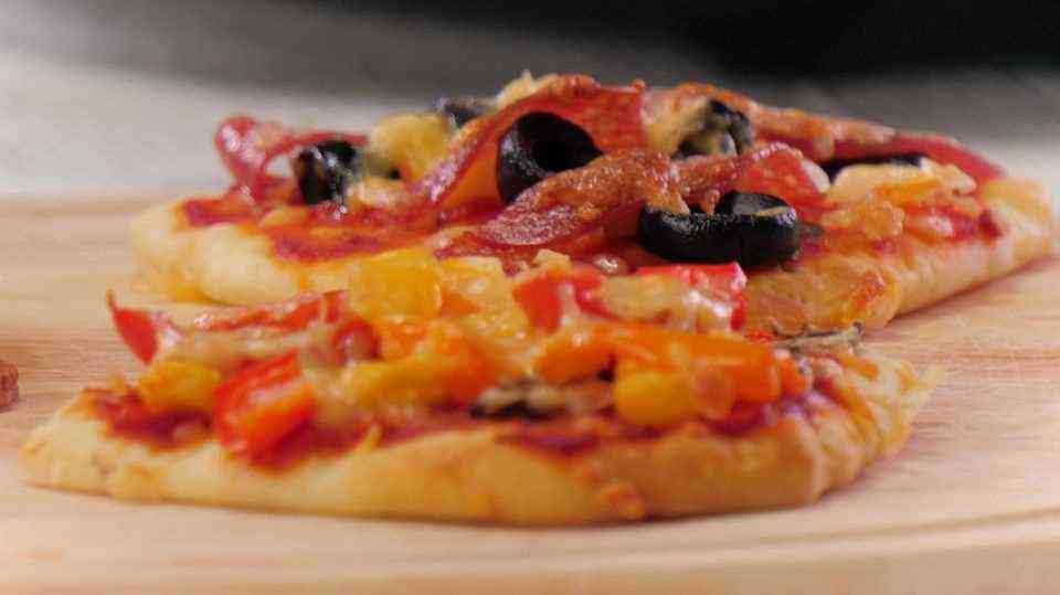 Racelette as a pizza: a quick recipe for New Year's Eve