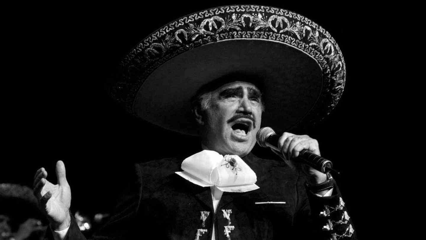 Vicente Fernández: Music stars mourn Mexican singers