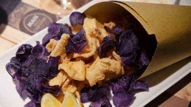 Masi Wine Bar: Delicacies to nibble on: calamari with red potato chips.