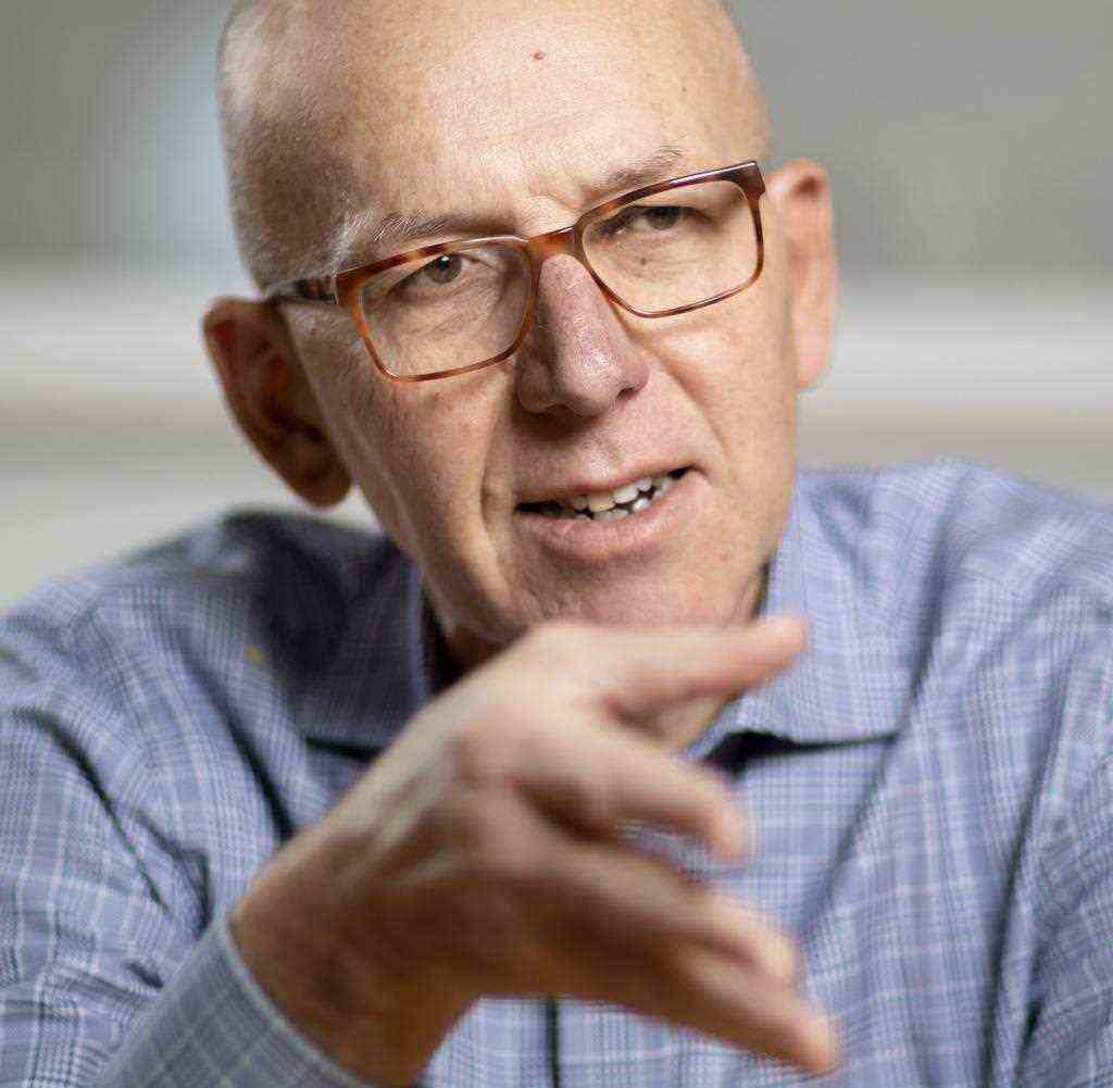 Heinz Bude, 67, ist seit 2000 Professor für Makrosoziologie in Kassel. Seit 2020 ist er zusätzlich noch Gründungsdirektor des documenta-Instituts