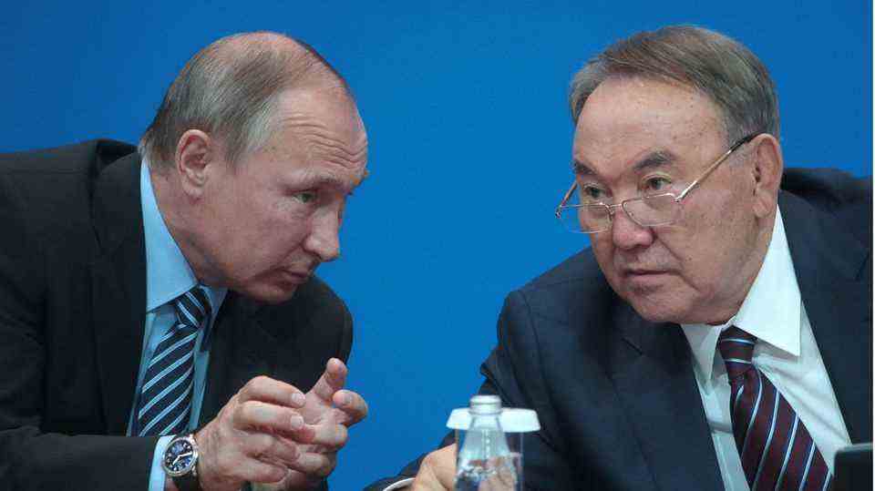 The rulers of Russia and Kazakhstan: Vladimir Putin and Nursultan Nazarbayev
