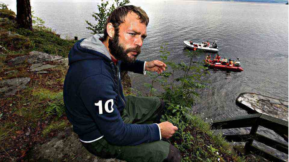 VOE STERN 31/2013 Marcel Gleffe did an extraordinary rescue work and saved 20-30 youth from the water outside Utøya / 240711