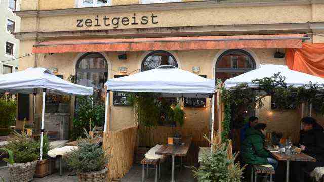 Café Zeitgeist: The guests can also sit outside in the green.