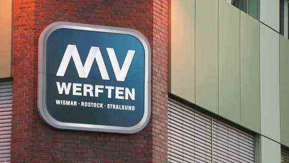 Logo of the MV Werften on a brick wall.  © screenshot 