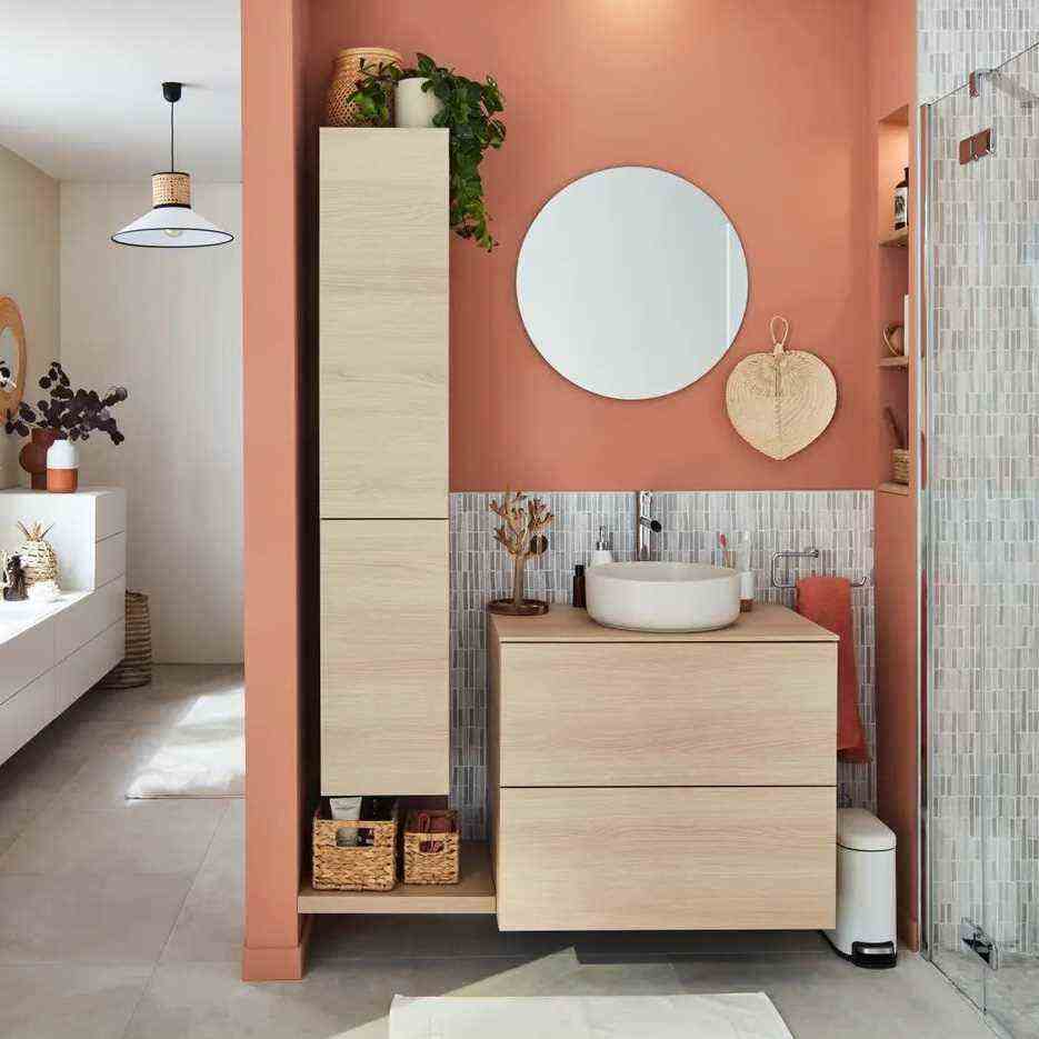A micro bathroom with character 