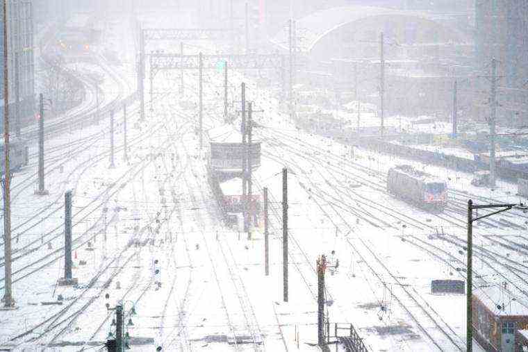 The snow-covered tracks of Union Station in Washington, during a winter storm, on January 16, 2022 (AFP / Stefani Reynolds)