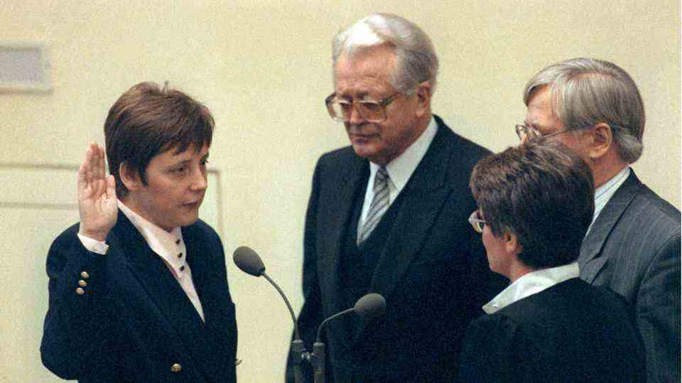 Angela Merkel when she was sworn in as Federal Minister for Women and Youth on January 18, 1991