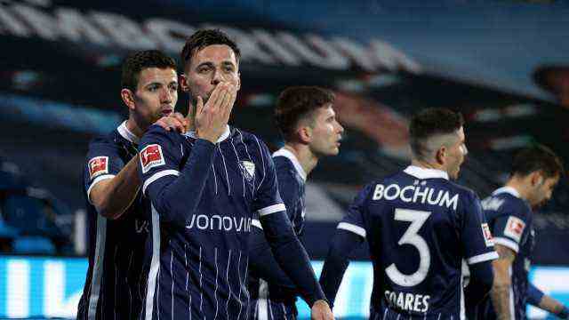 DFB Cup: Bochum's goal scorer and cup hero Milos Pantovic (front).