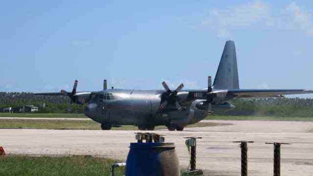 Volcano in Tonga: A New Zealand Air Force reconnaissance aircraft landed on the main island of Tongatapu on Wednesday.