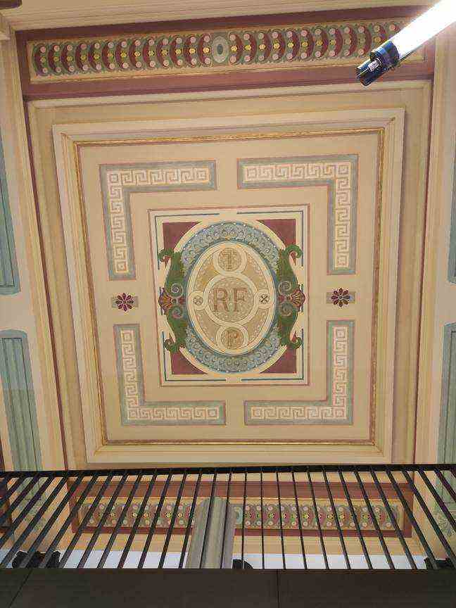 The ceiling revealed a magnificent period painting during its restoration. 