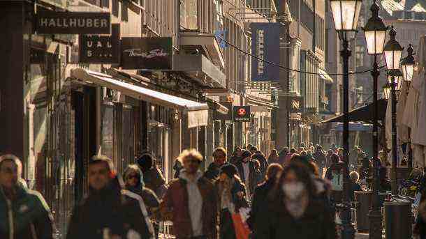 Innenstadt von München: In Bayern sollen nicht mehr nur Genesene und Geimpfte Zutritt zum Einzelhandel haben dürfen. (Quelle: imago images/Wolfgang Maria Weber)