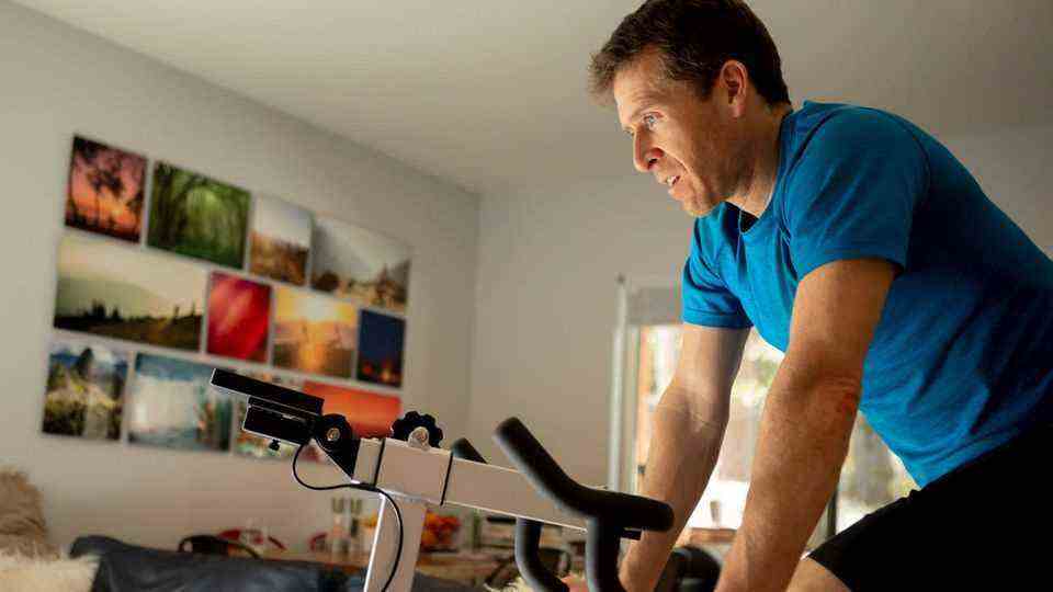 Sports at home: "Peloton Bike" in the test: We tried the expensive hipster home trainer